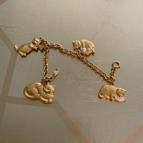 Avon Playful Charming 4 CATS Gold Tone Charm Bracelet - Picture 1 of 8